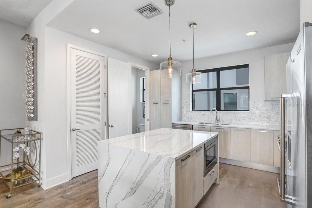 Image 8 of 25 For 2511 Grady Avenue 85