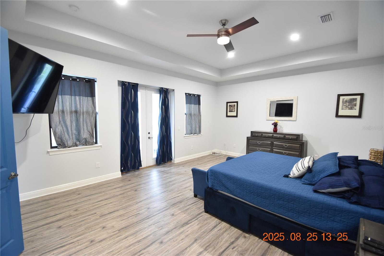 Image 64 of 100 For 6529 Manila Palm Way
