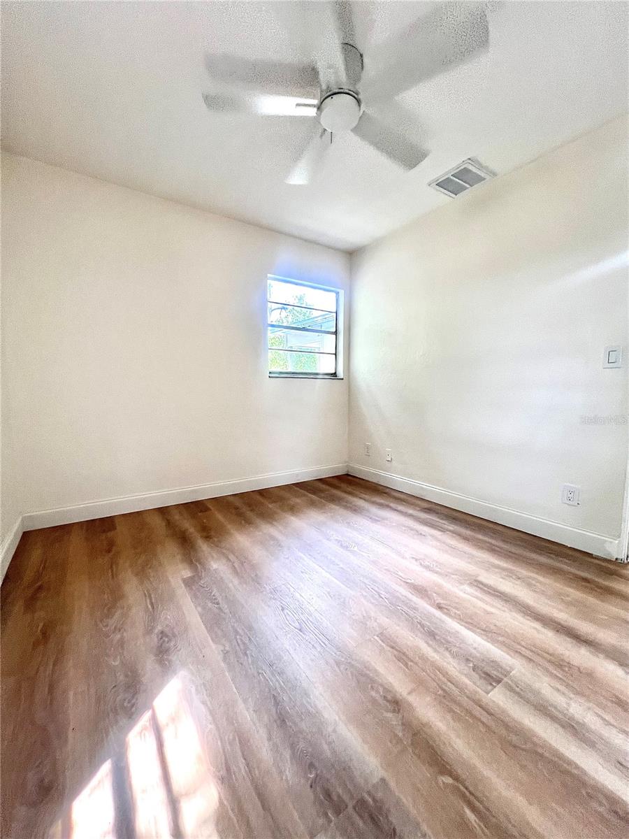 Image 11 of 19 For 3827 18th Avenue S