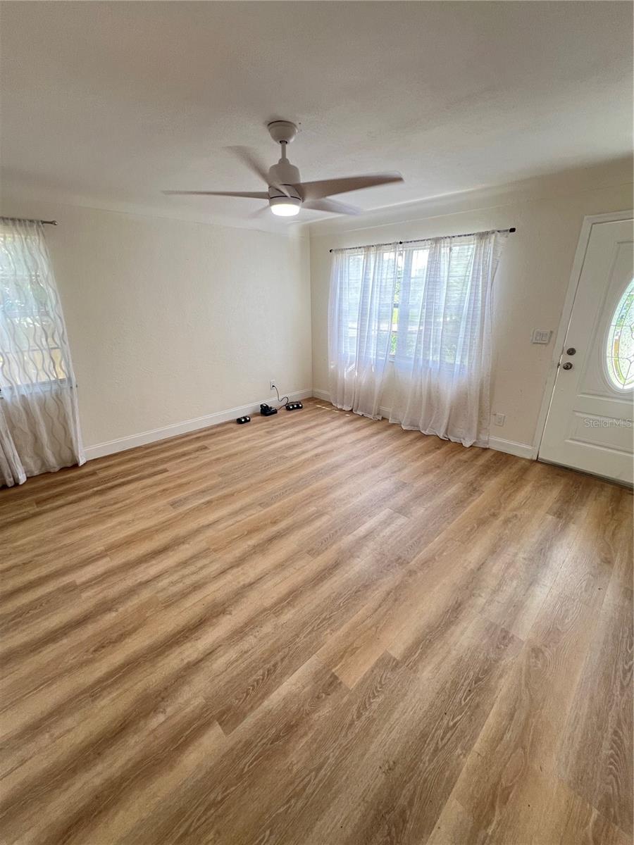 Image 4 of 19 For 3827 18th Avenue S