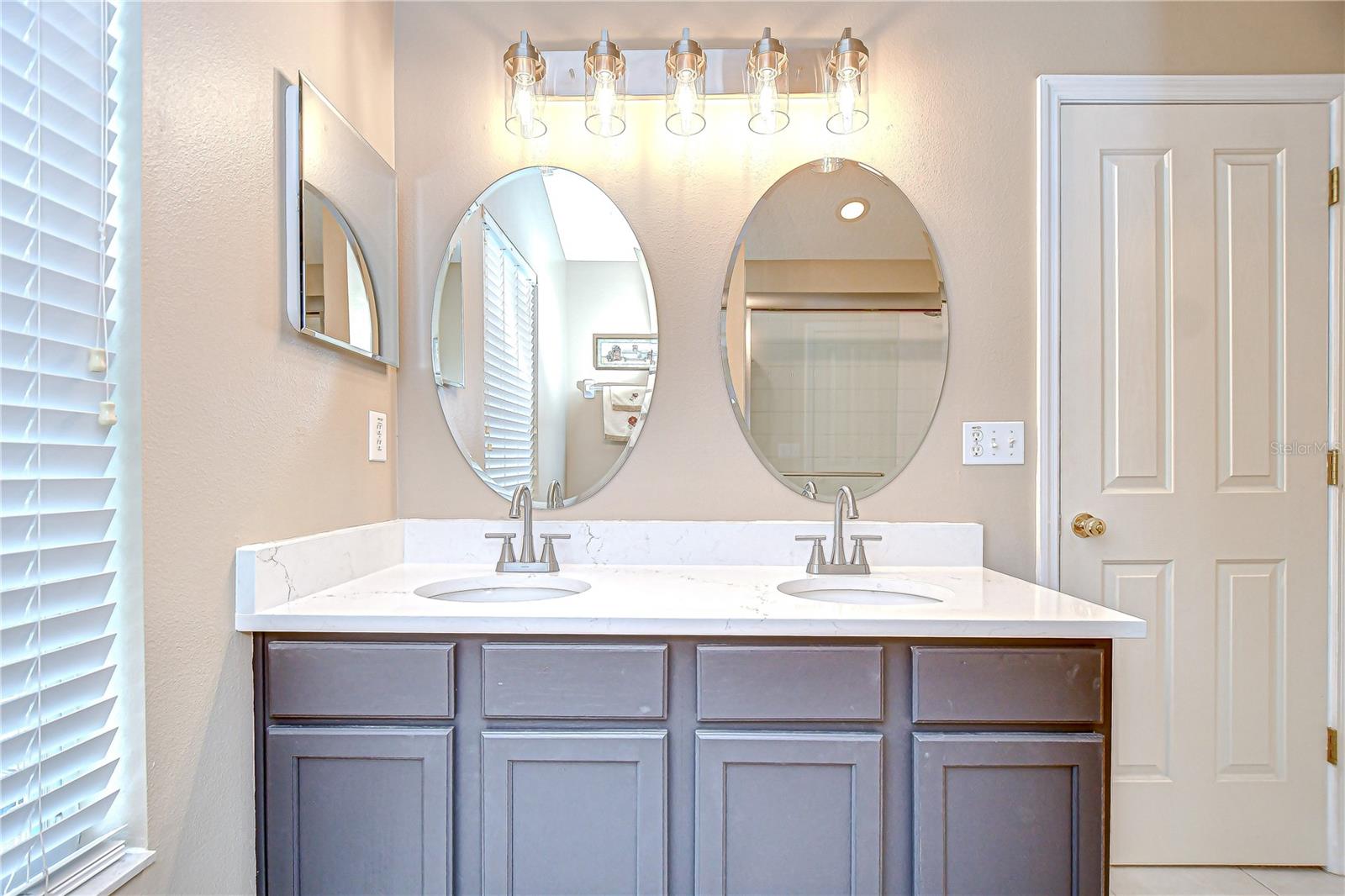 Image 27 of 45 For 10025 Bentley Way