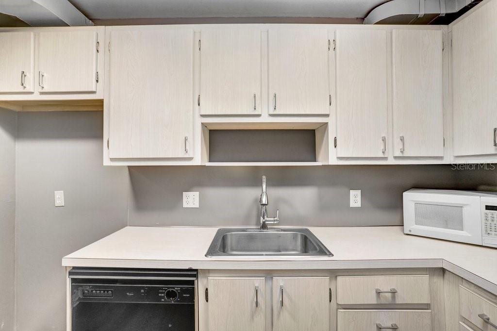 Image 8 of 14 For 4611 W Fig Street 208