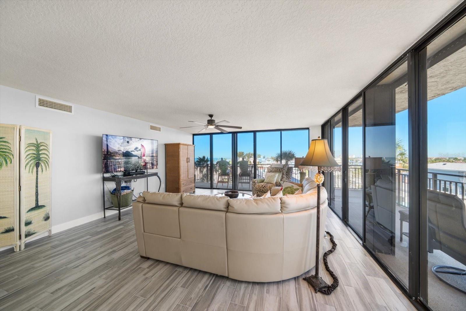 Image 10 of 47 For 7650 Bayshore Drive 406