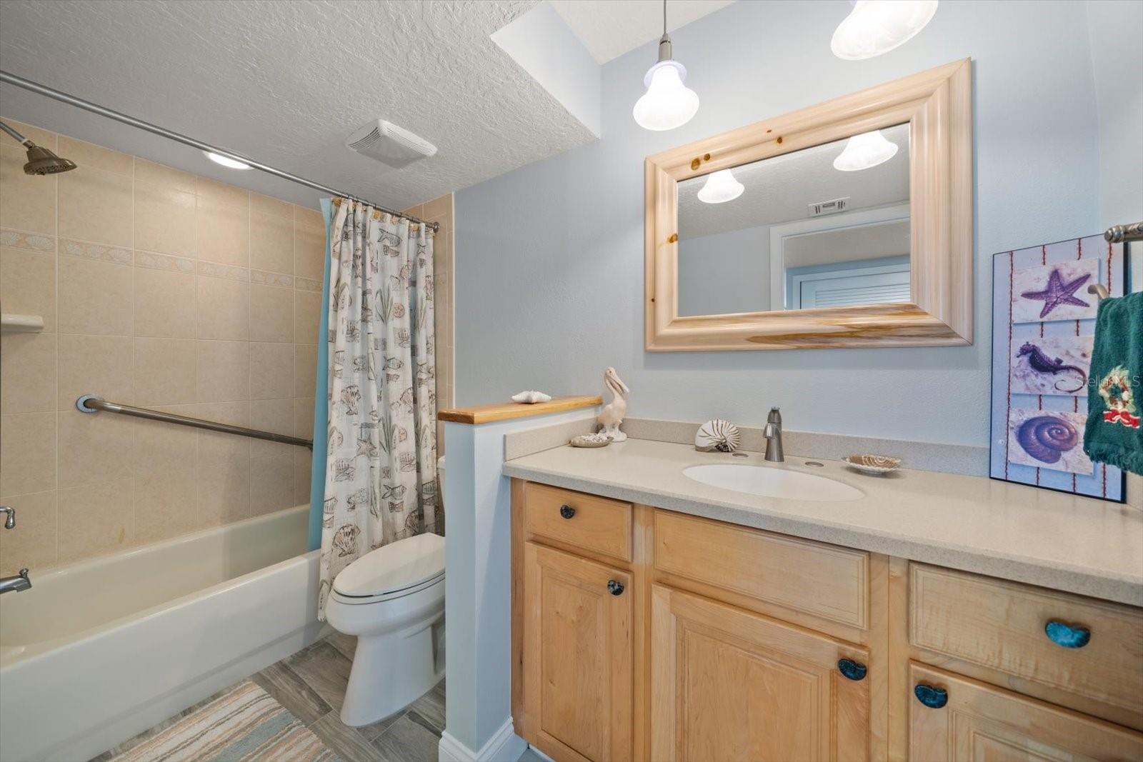 Image 21 of 47 For 7650 Bayshore Drive 406