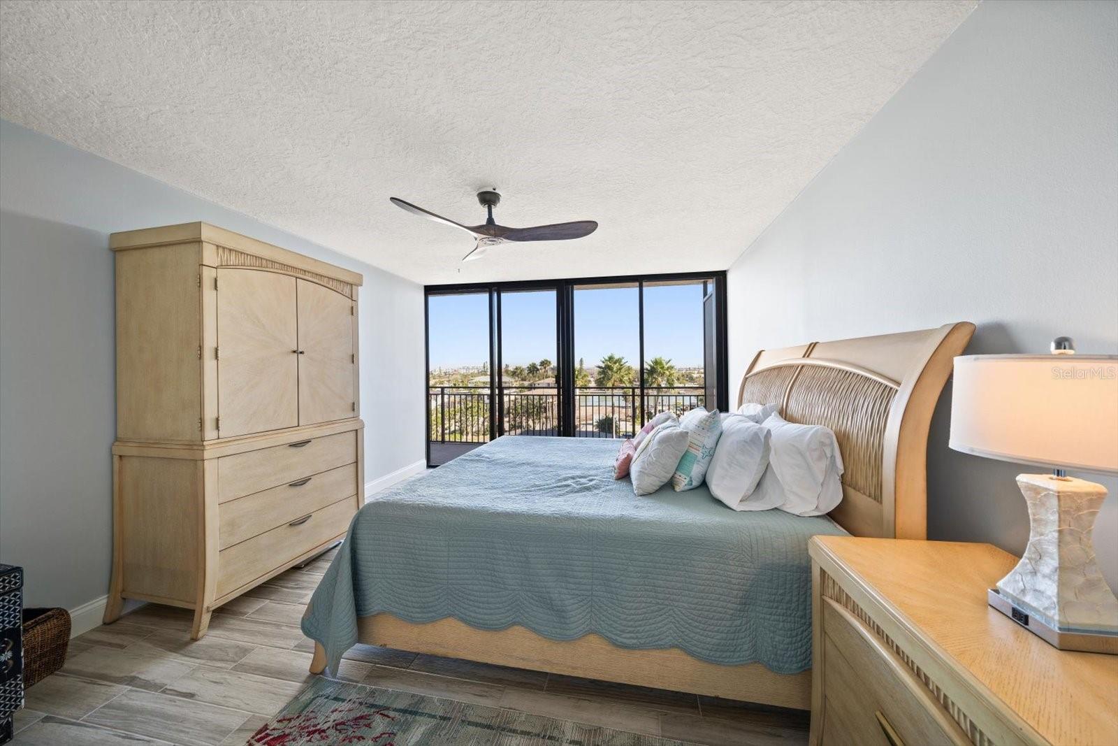 Image 25 of 47 For 7650 Bayshore Drive 406