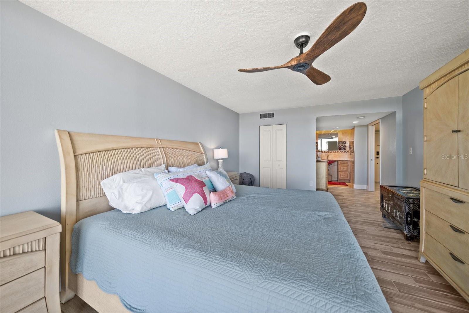 Image 28 of 47 For 7650 Bayshore Drive 406