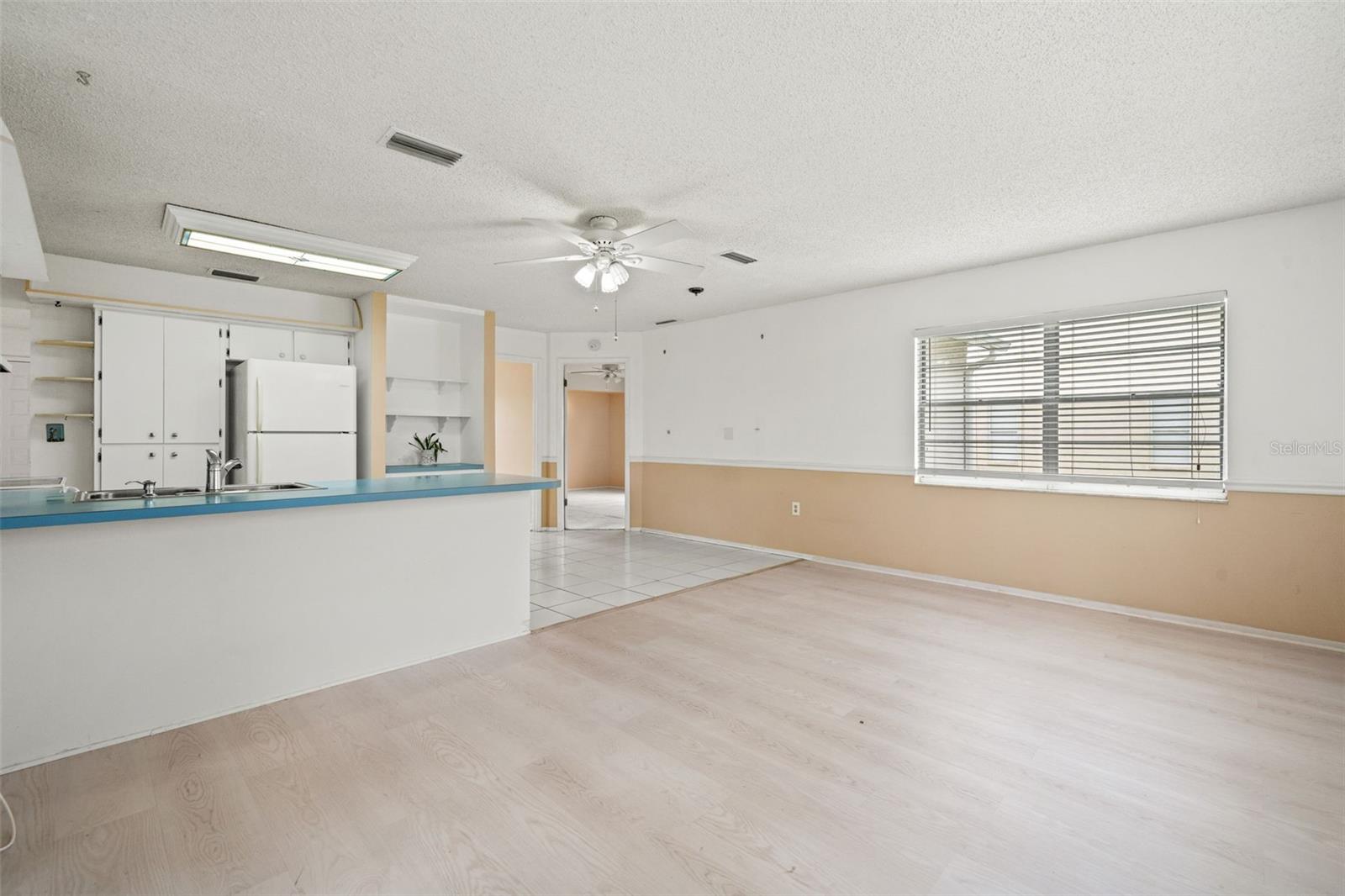 Listing photo id 8 for 4425 Quintara Street
