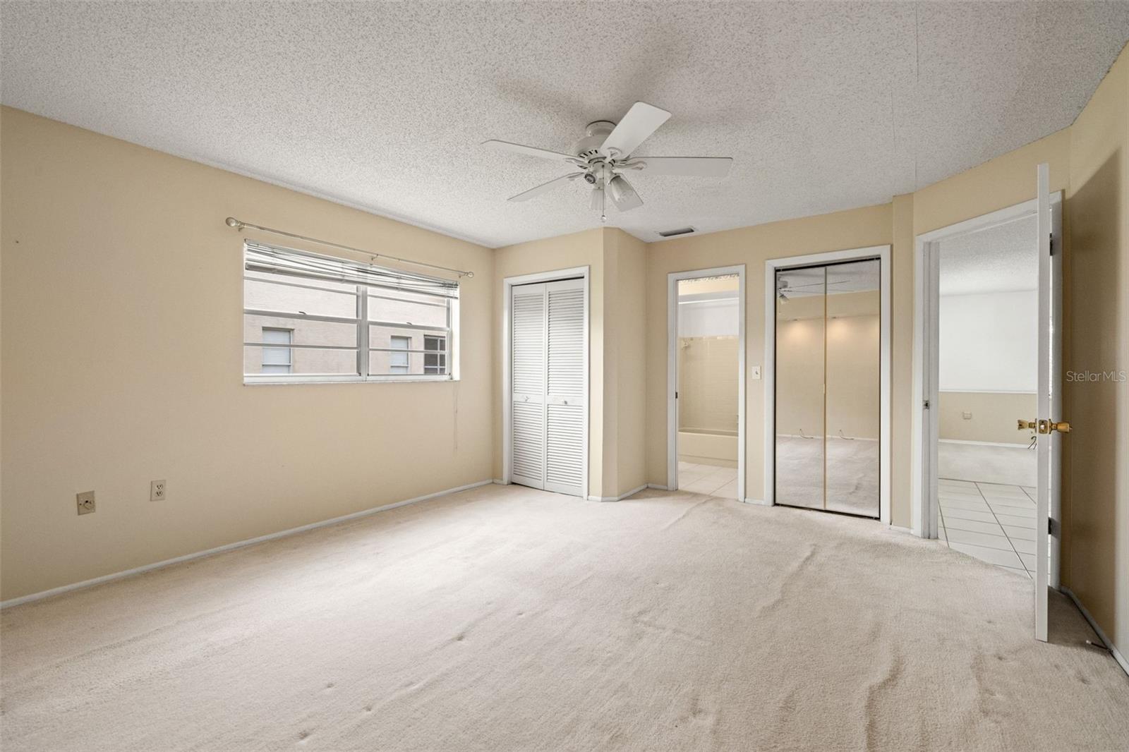 Listing photo id 12 for 4425 Quintara Street