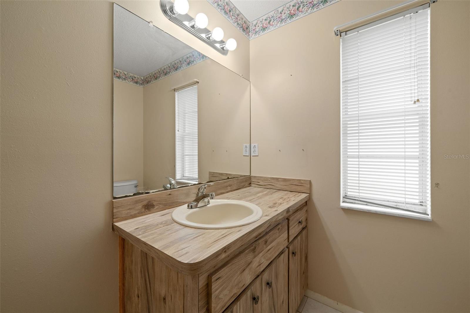 Listing photo id 14 for 4425 Quintara Street
