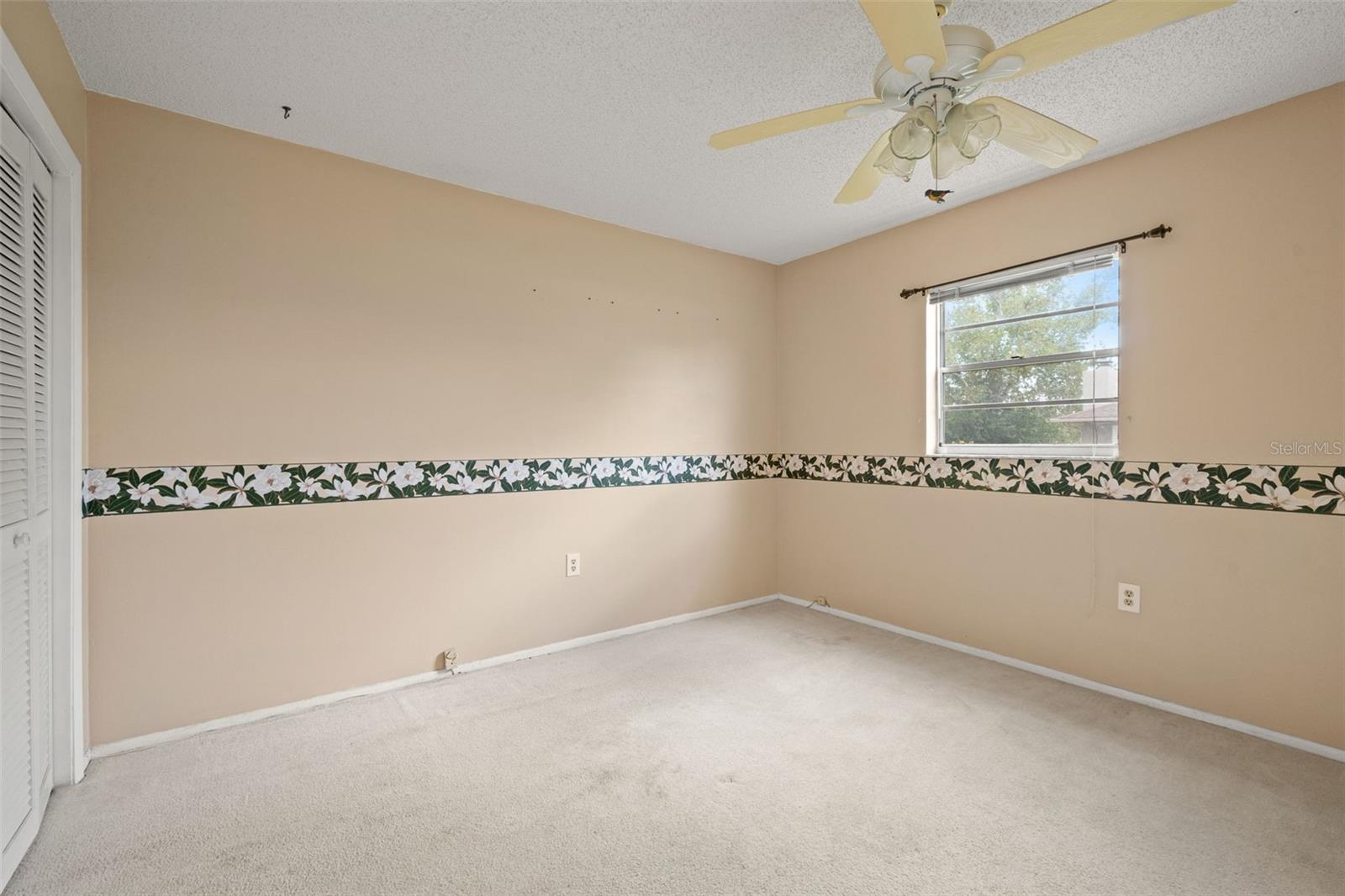 Listing photo id 17 for 4425 Quintara Street