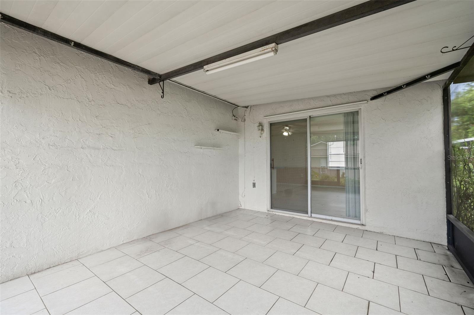 Listing photo id 20 for 4425 Quintara Street
