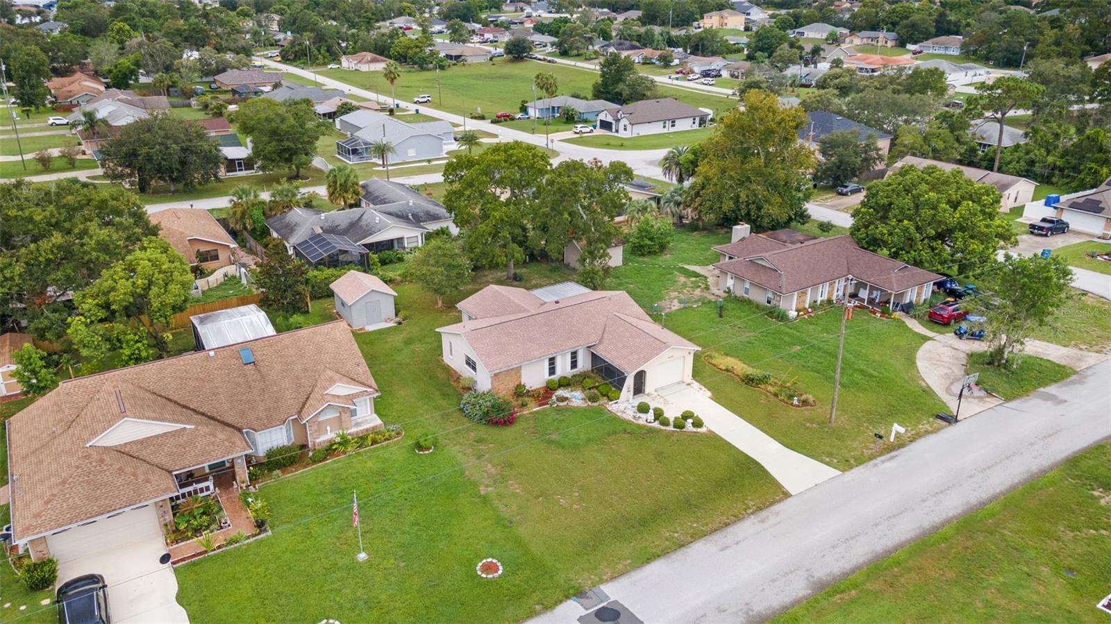 Listing photo id 22 for 4425 Quintara Street