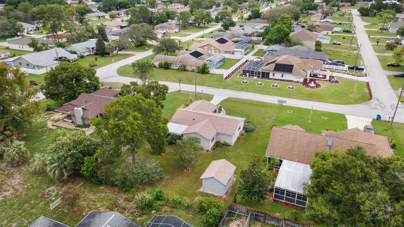 Listing photo id 23 for 4425 Quintara Street