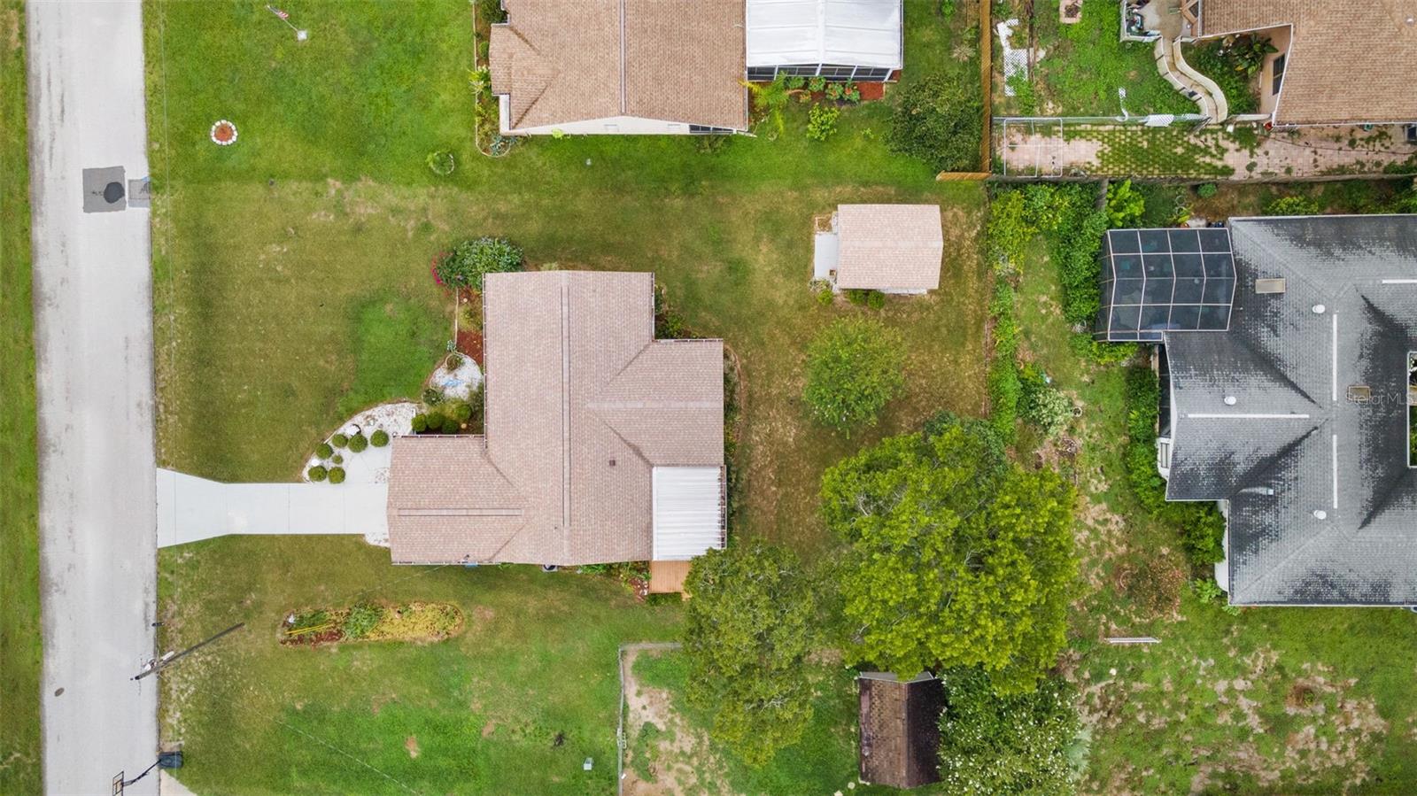 Listing photo id 24 for 4425 Quintara Street