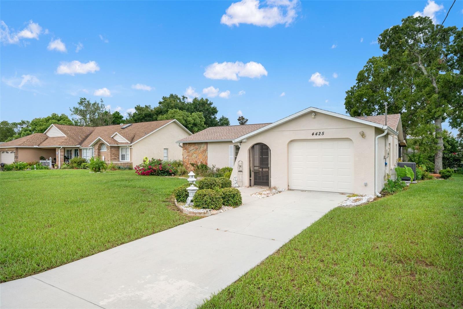 Listing photo id 25 for 4425 Quintara Street