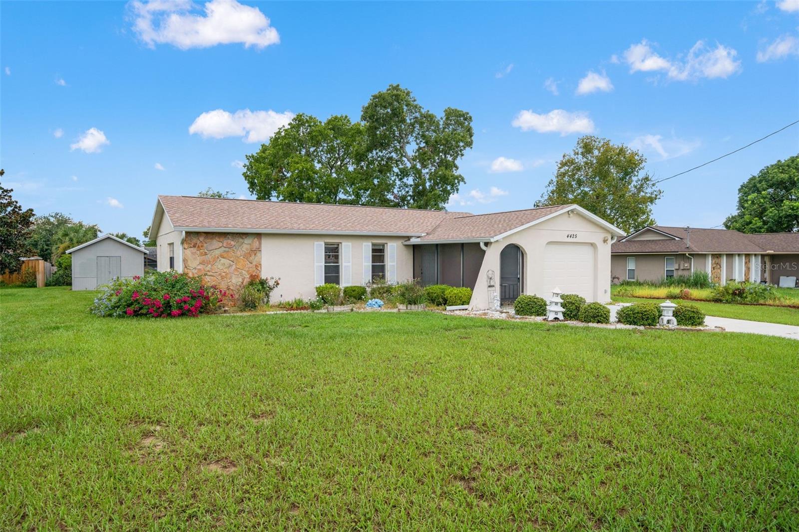 Listing photo id 26 for 4425 Quintara Street