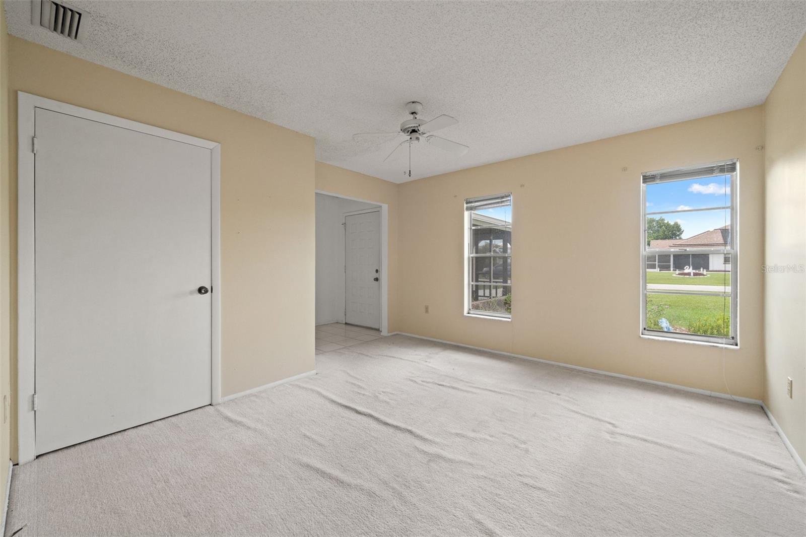 Listing photo id 3 for 4425 Quintara Street