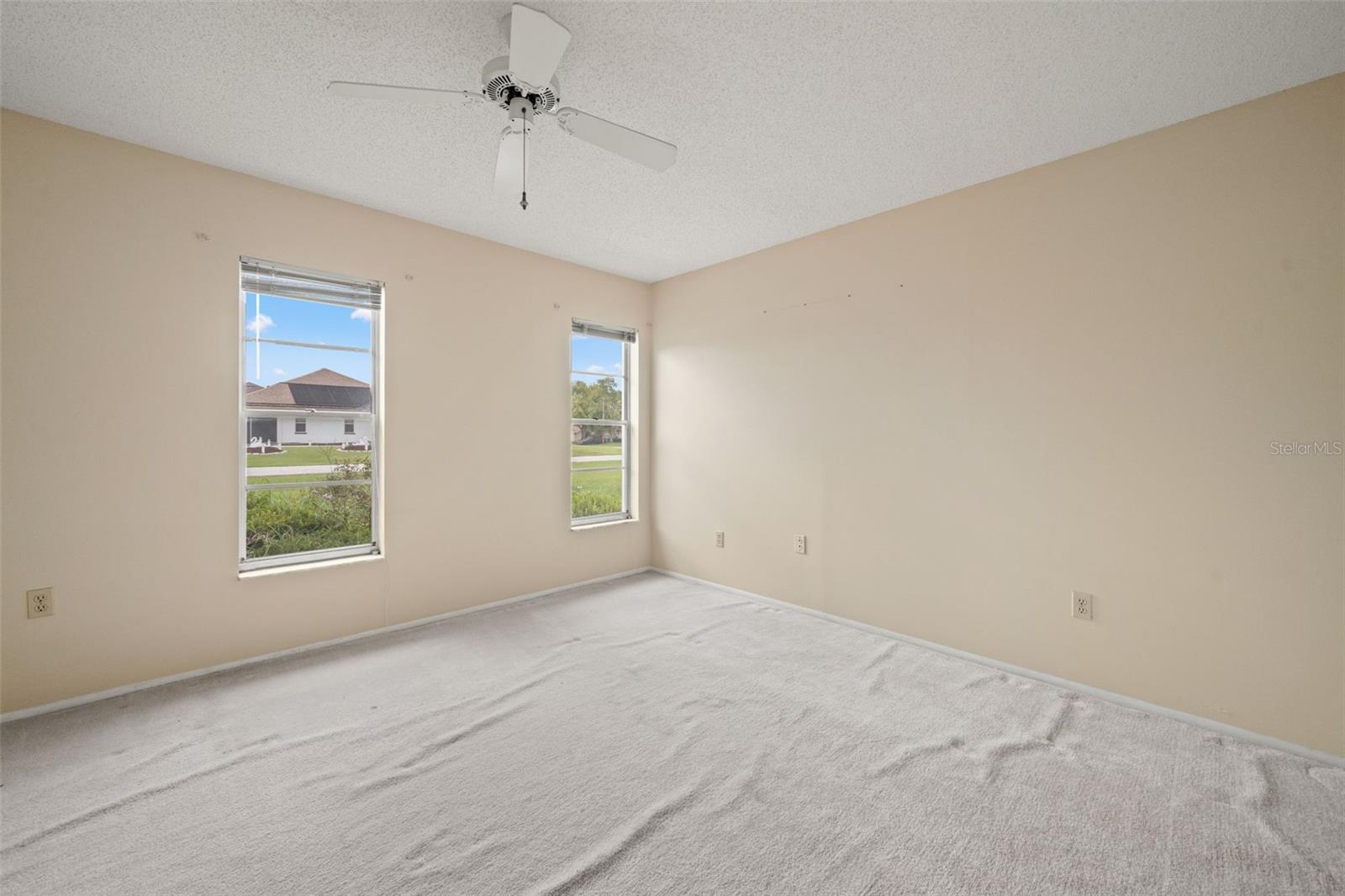 Listing photo id 4 for 4425 Quintara Street