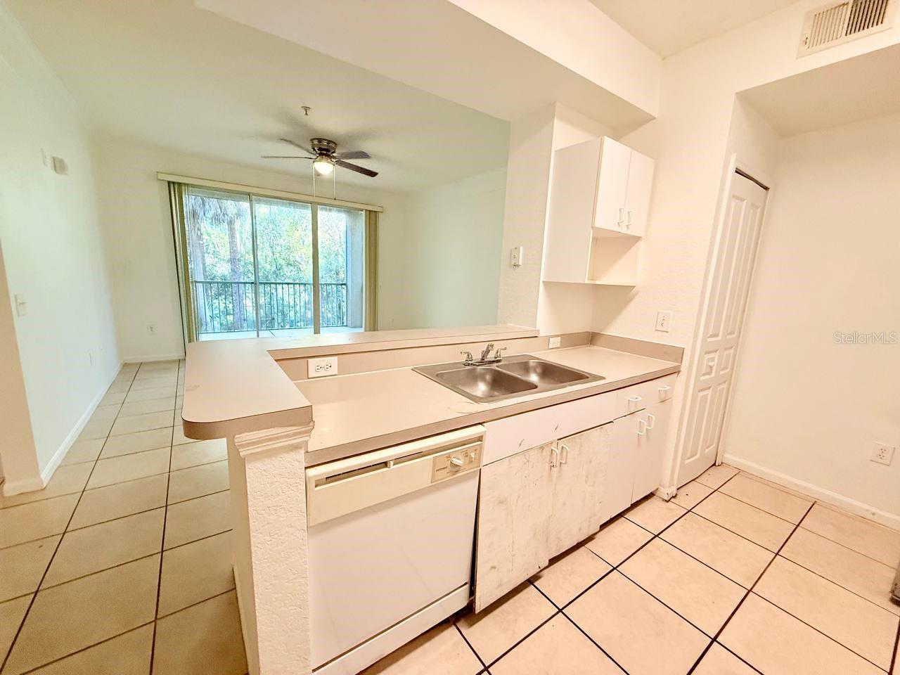 Image 4 of 30 For 17112 Carrington Park Drive 932