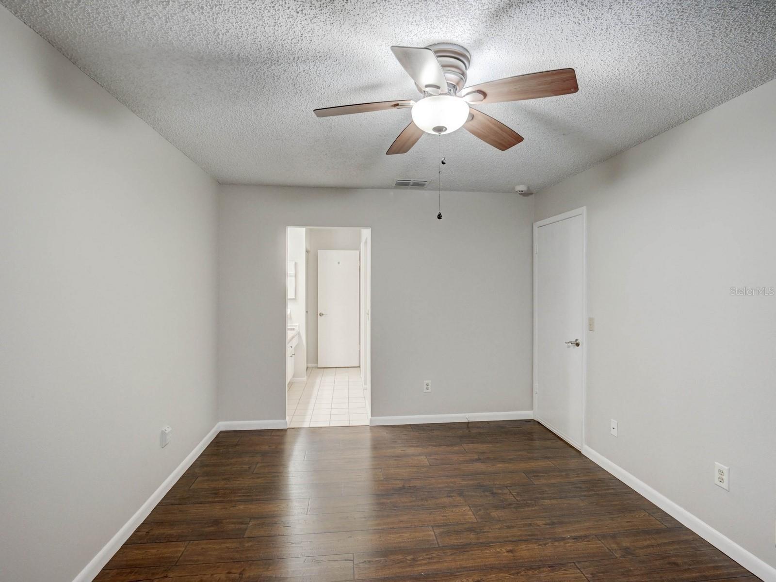 Image 11 of 19 For 1123 Thayer Street