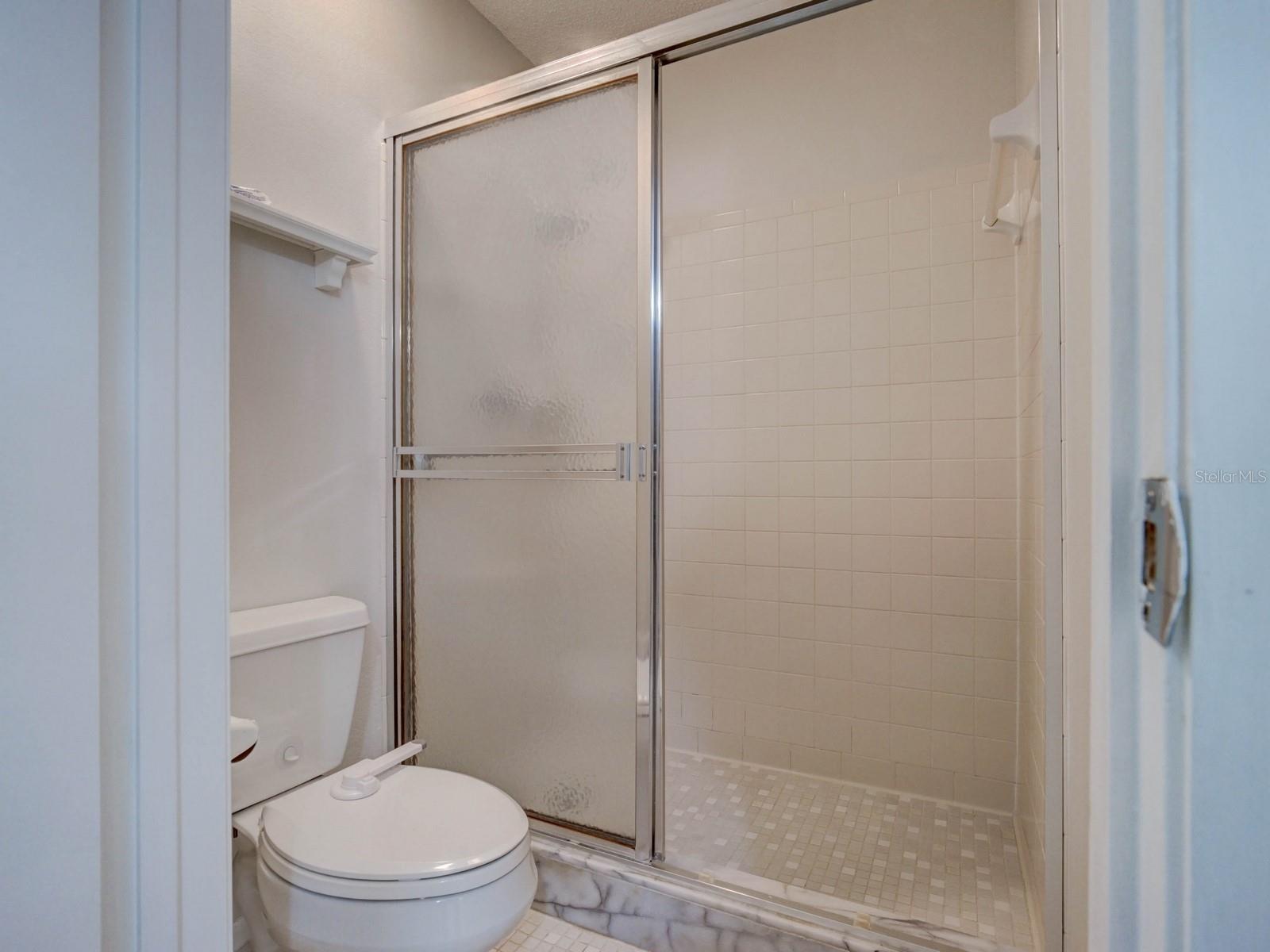 Image 13 of 19 For 1123 Thayer Street