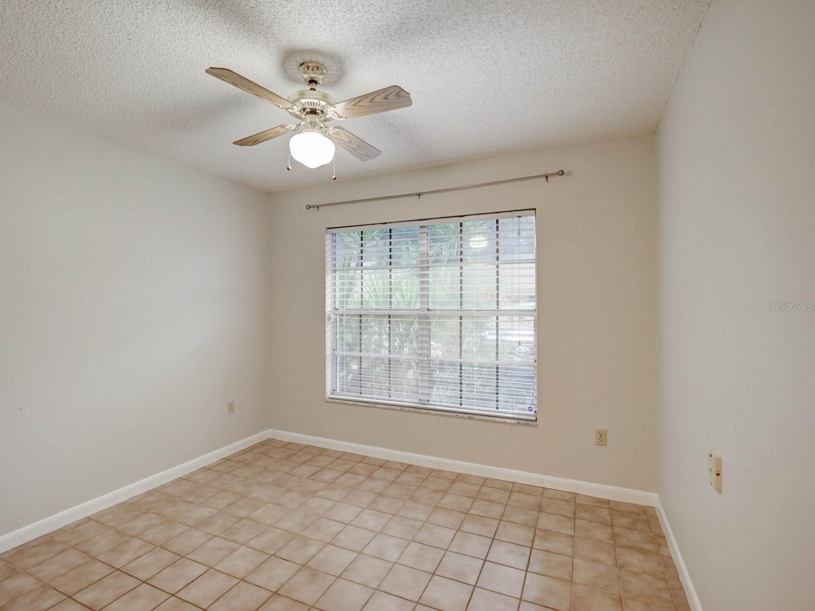 Image 15 of 19 For 1123 Thayer Street