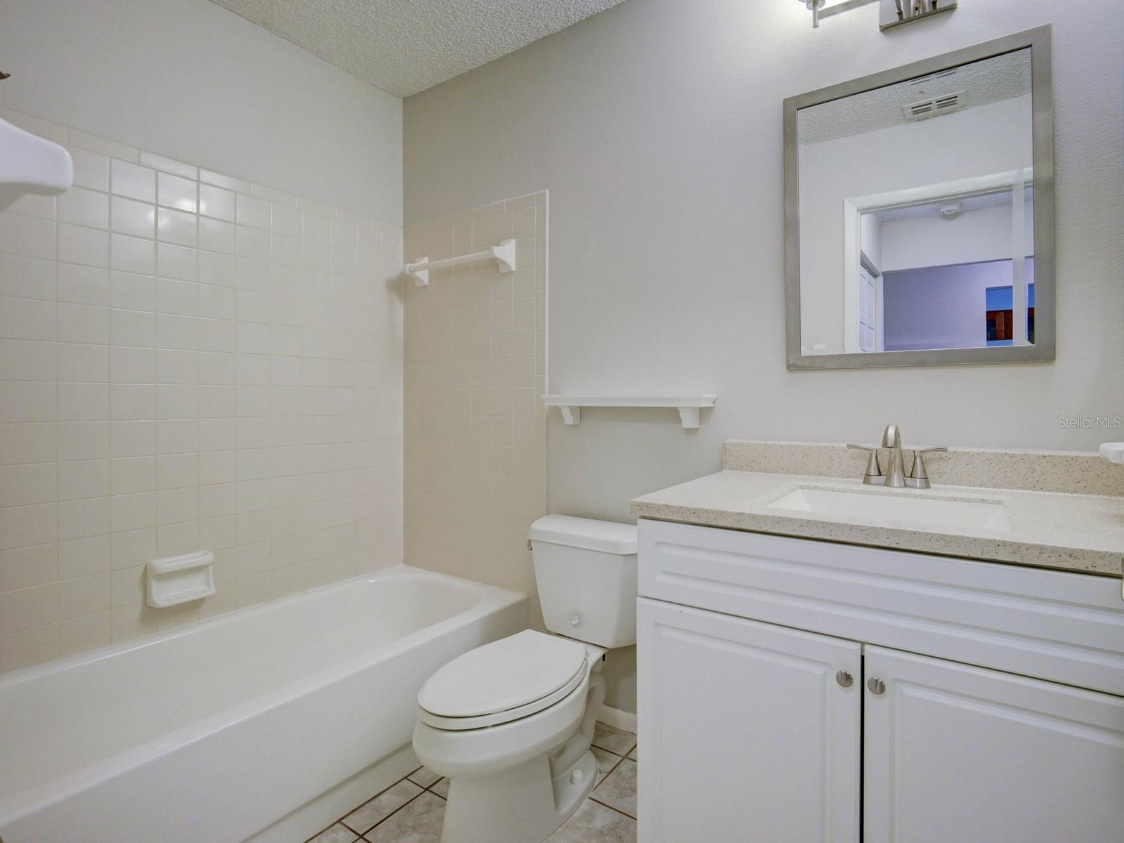 Image 17 of 19 For 1123 Thayer Street