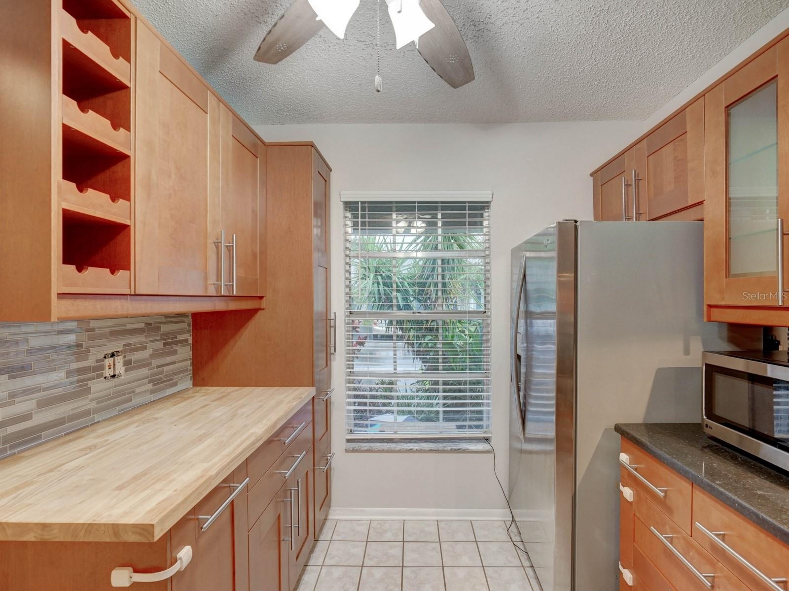 Image 7 of 19 For 1123 Thayer Street