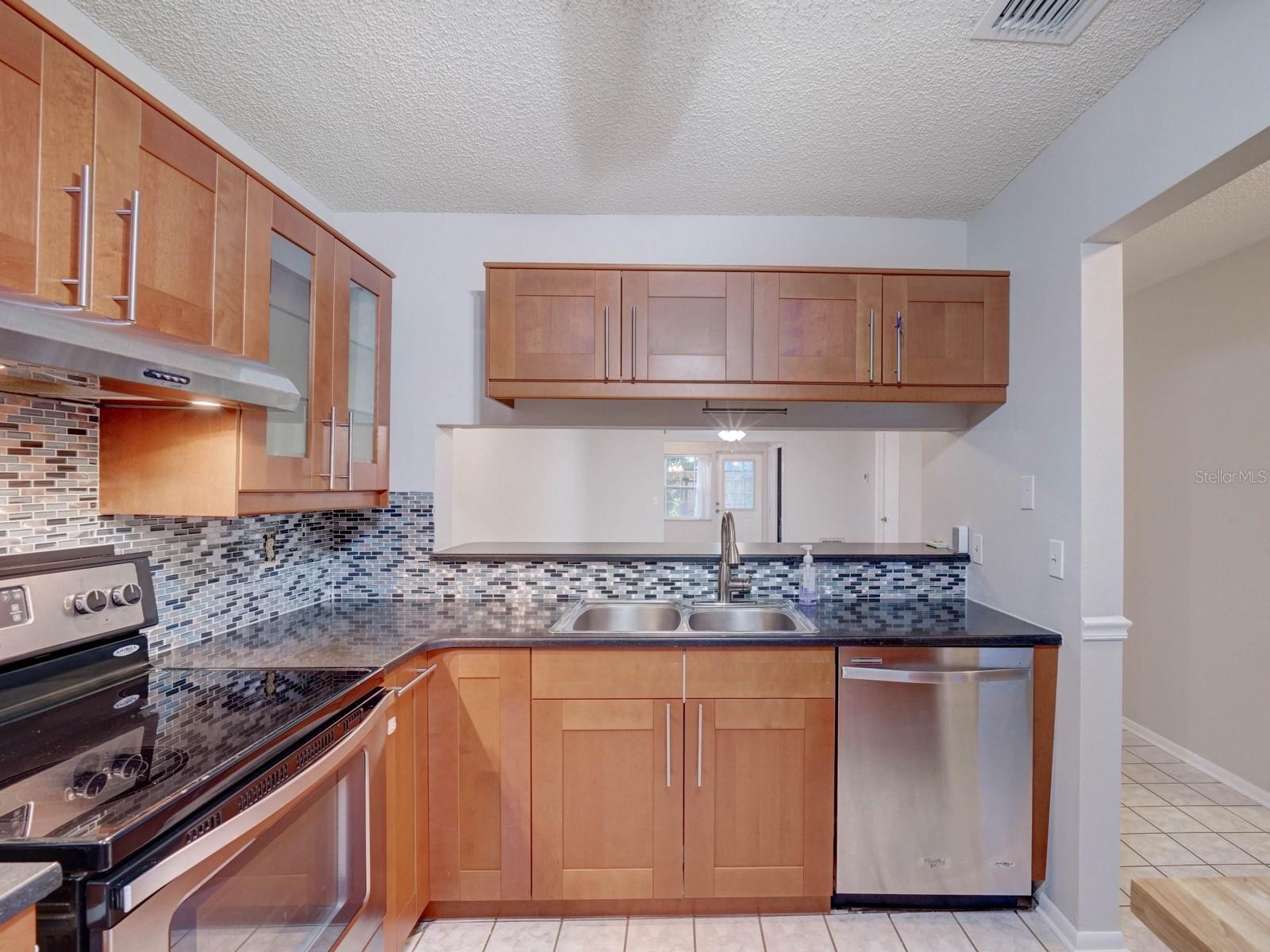 Image 8 of 19 For 1123 Thayer Street