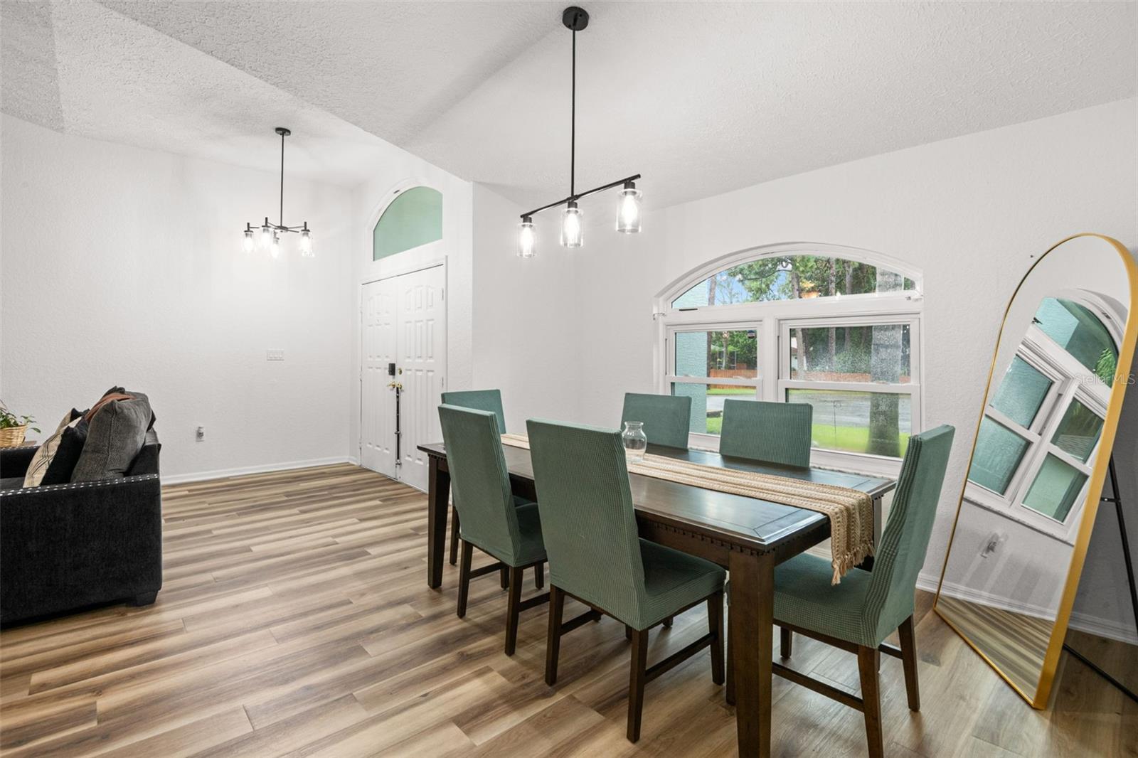 Image 15 of 45 For 721 Brittany Park Boulevard
