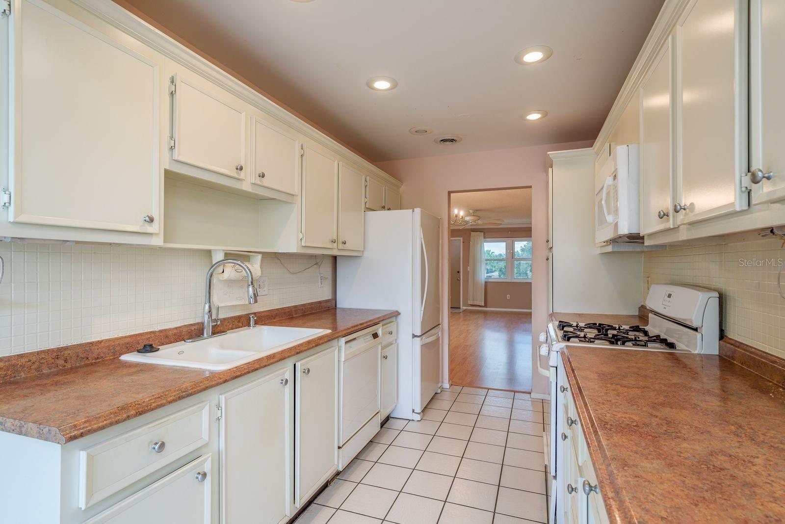 Image 18 of 59 For 7975 58th Avenue N 409