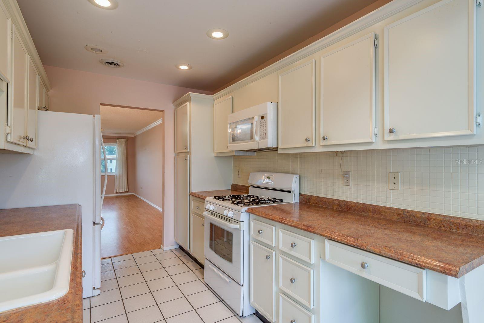 Image 19 of 59 For 7975 58th Avenue N 409