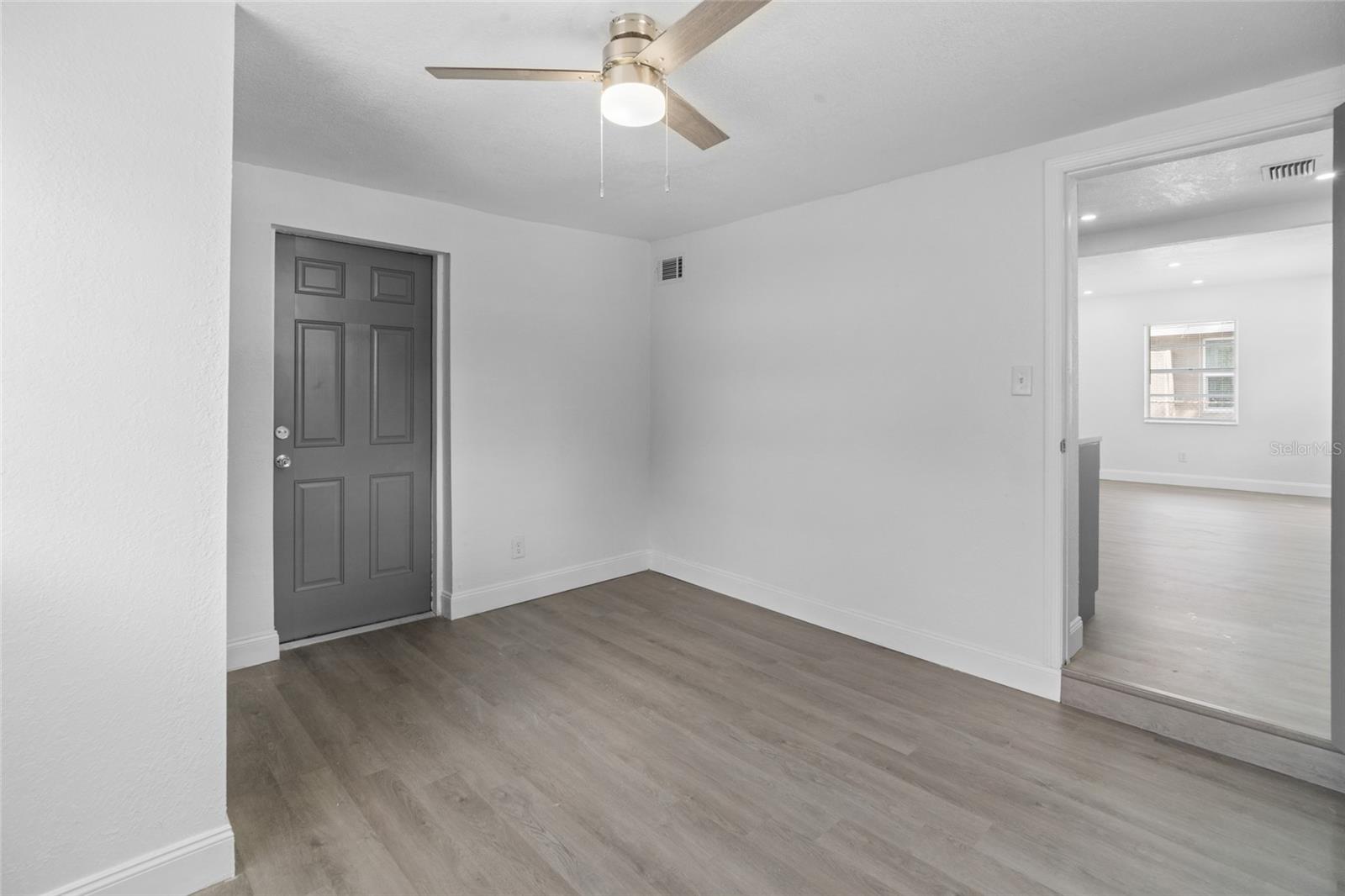 Image 12 of 30 For 4404 Troy Street