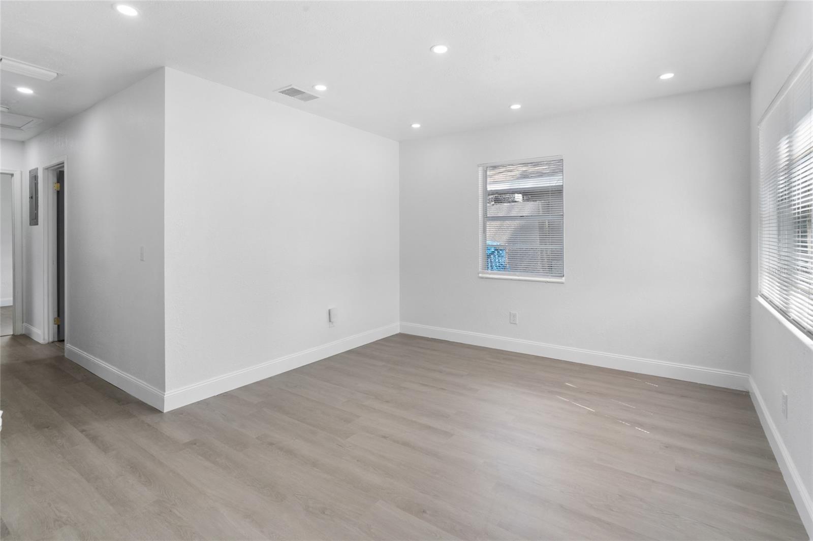 Image 7 of 30 For 4404 Troy Street