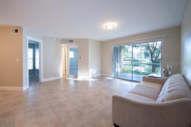 Image 3 of 18 For 10024 Strafford Oak Court 806