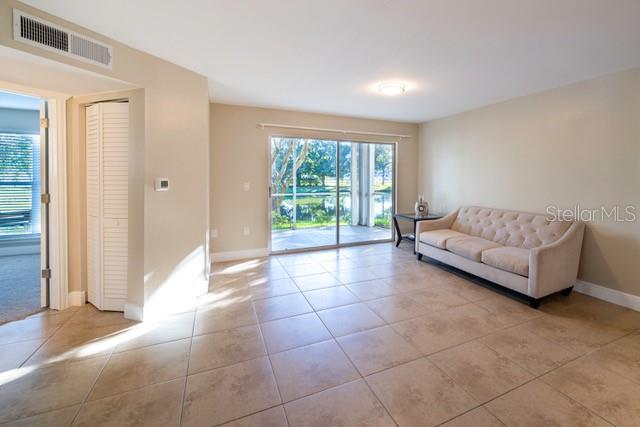 Image 4 of 18 For 10024 Strafford Oak Court 806