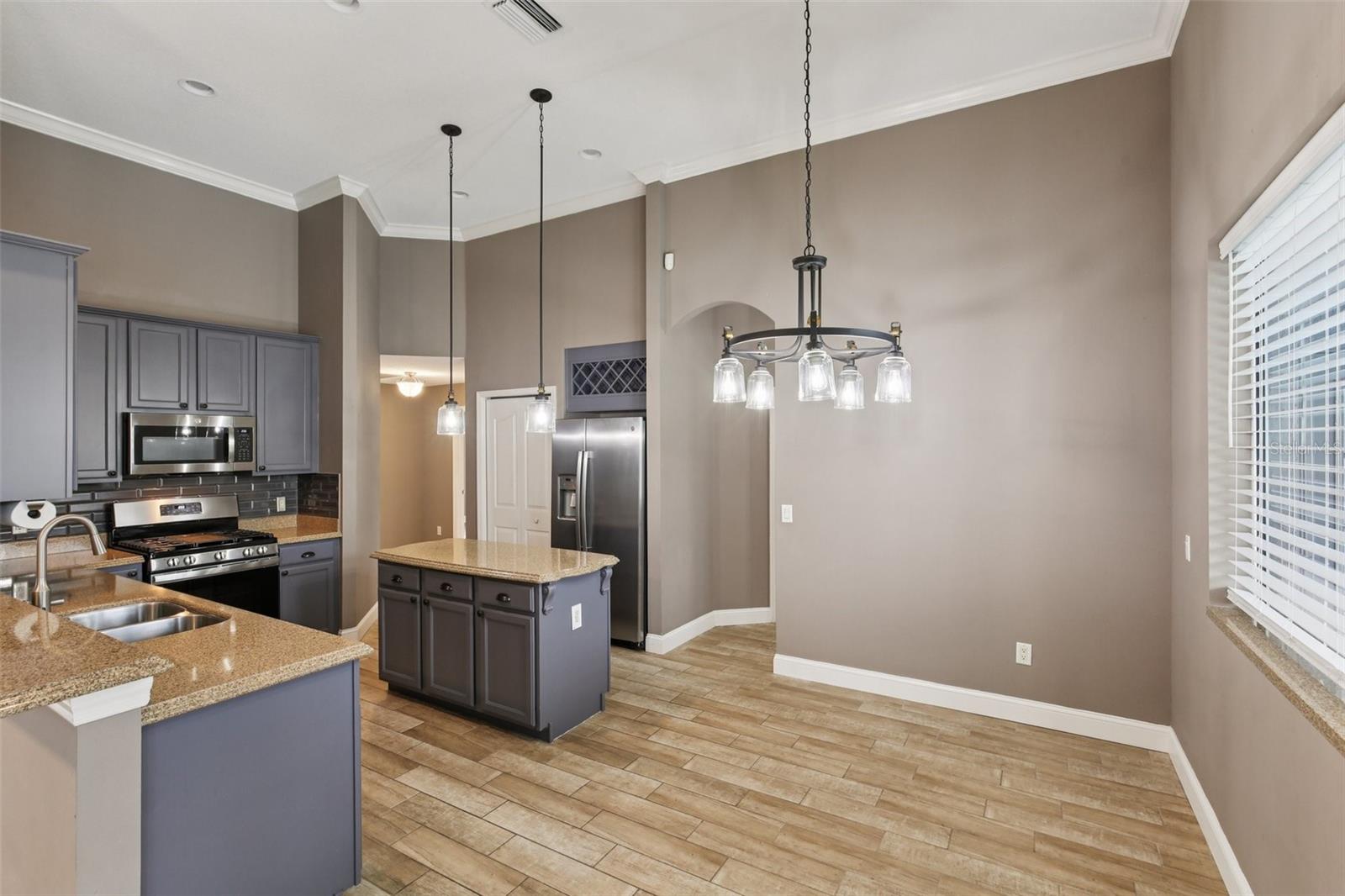 Image 22 of 85 For 18301 Bankston Place