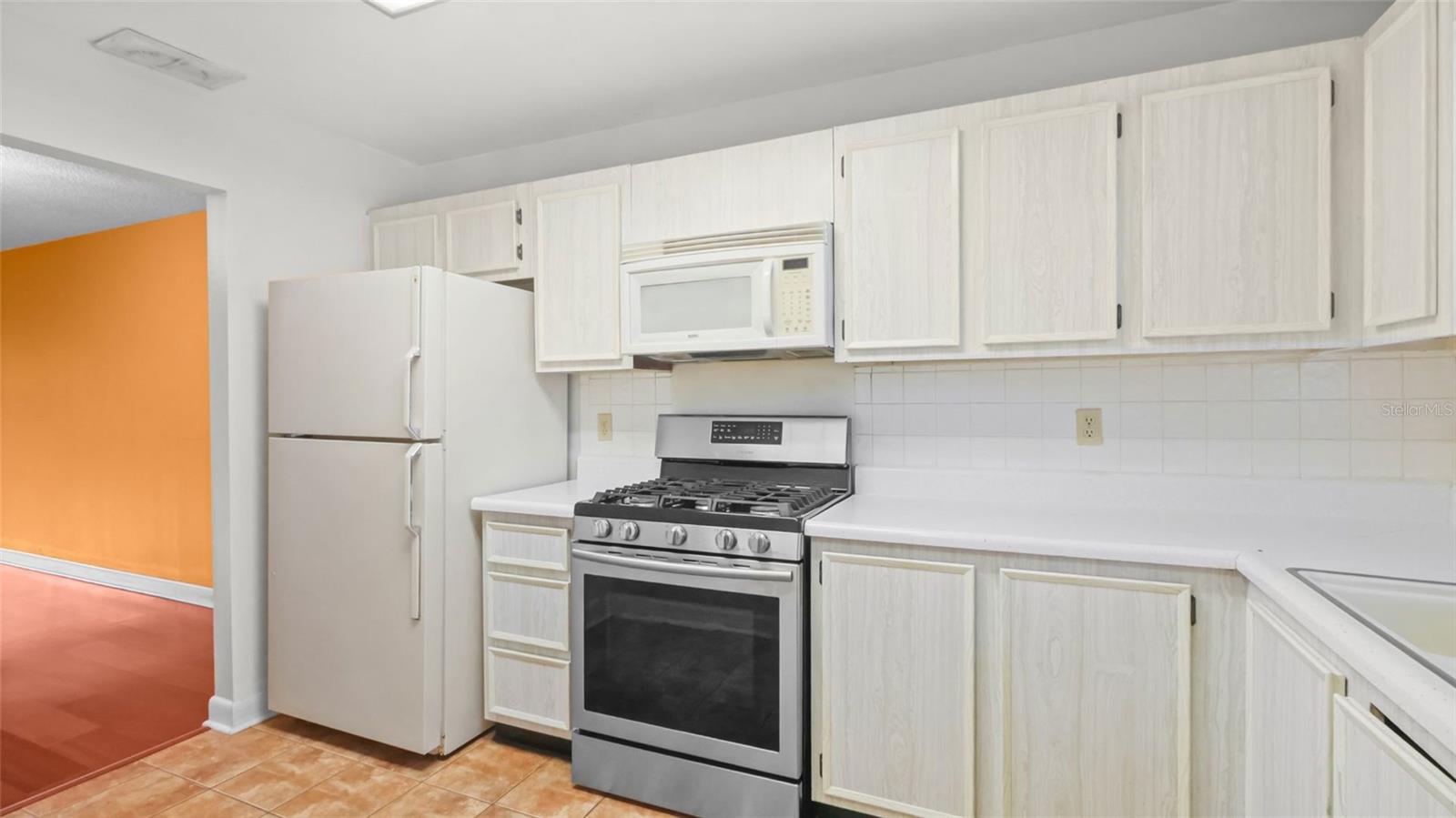 Image 7 of 32 For 6070 80th Street N 109