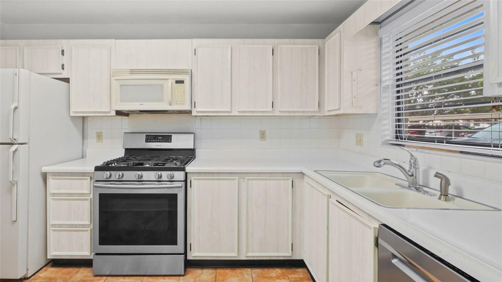 Image 8 of 32 For 6070 80th Street N 109