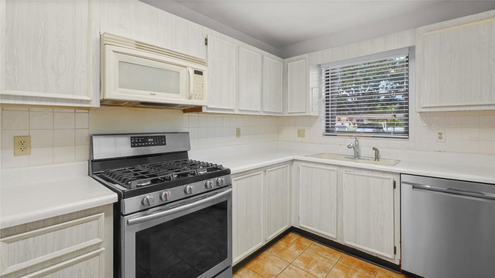 Image 9 of 32 For 6070 80th Street N 109