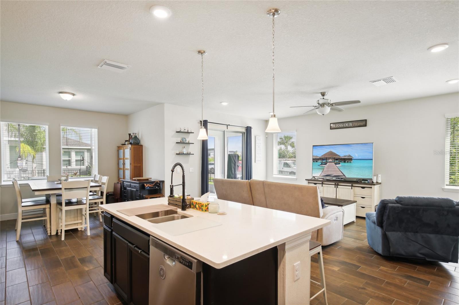 Image 12 of 49 For 6240 Sea Air Drive