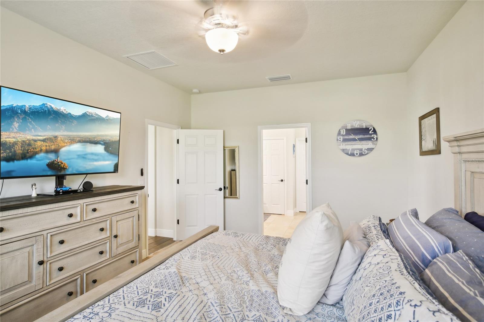 Image 16 of 49 For 6240 Sea Air Drive