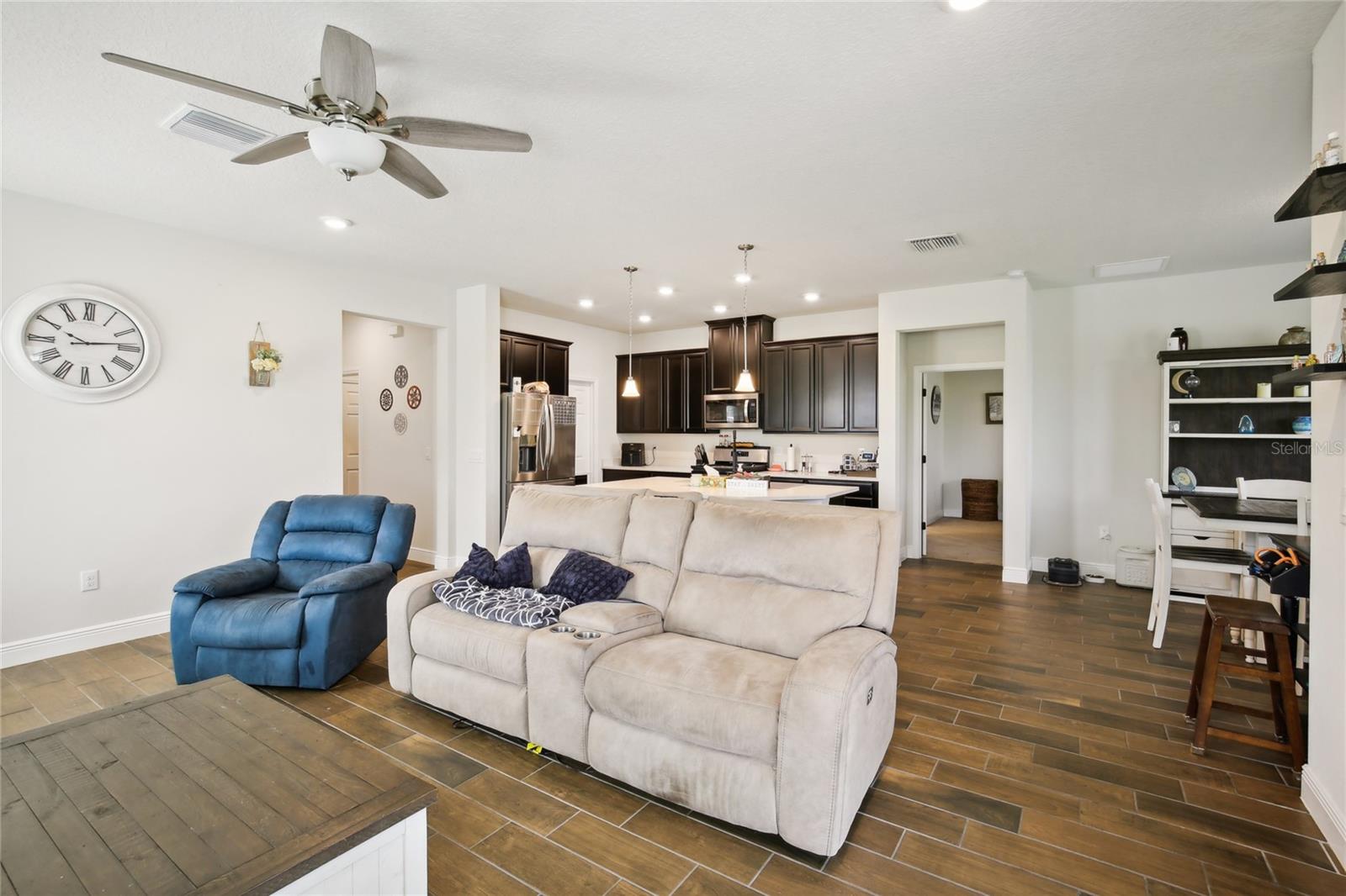 Image 5 of 49 For 6240 Sea Air Drive