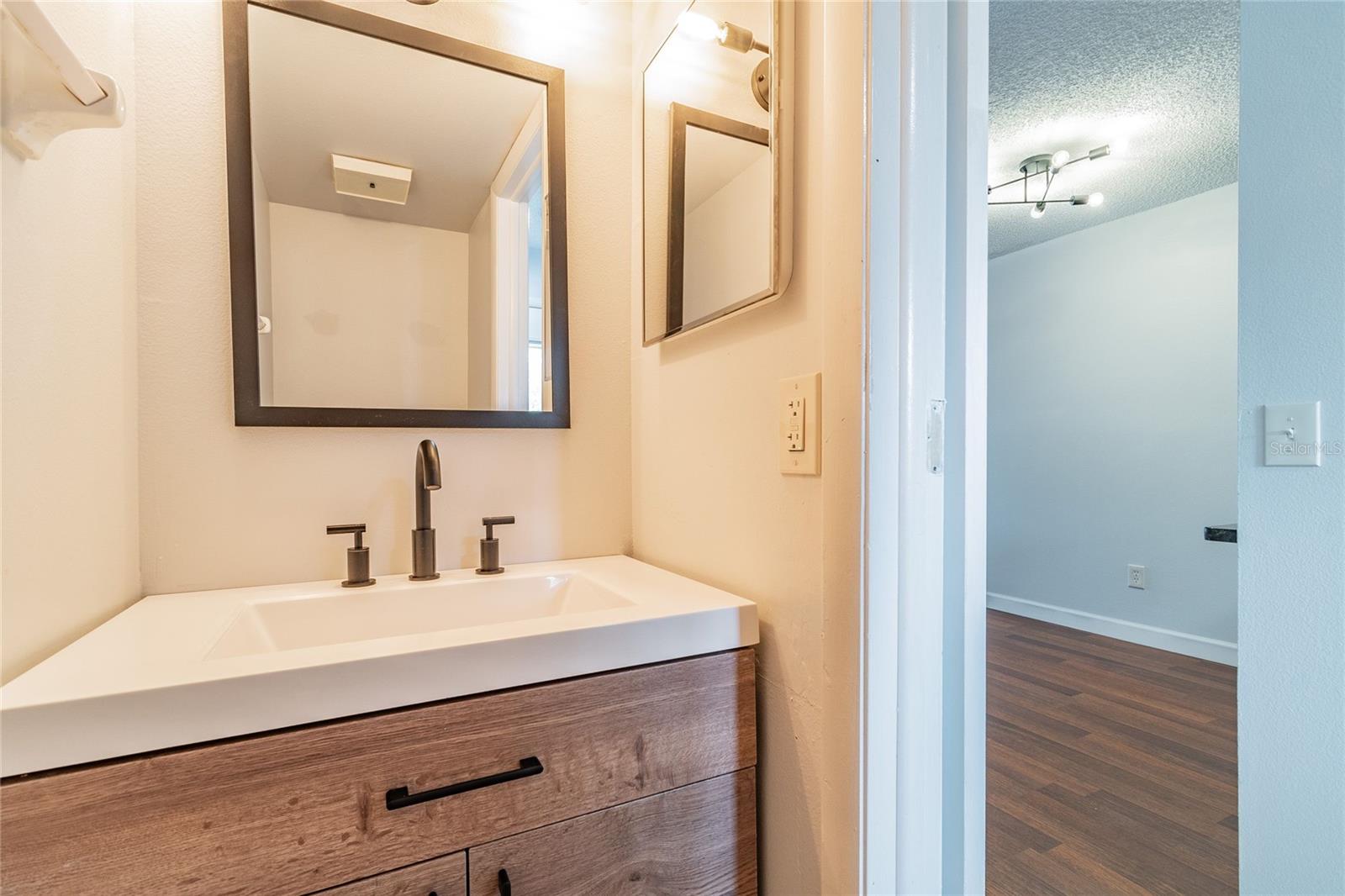 Image 22 of 30 For 4907 Mcelroy Avenue H209