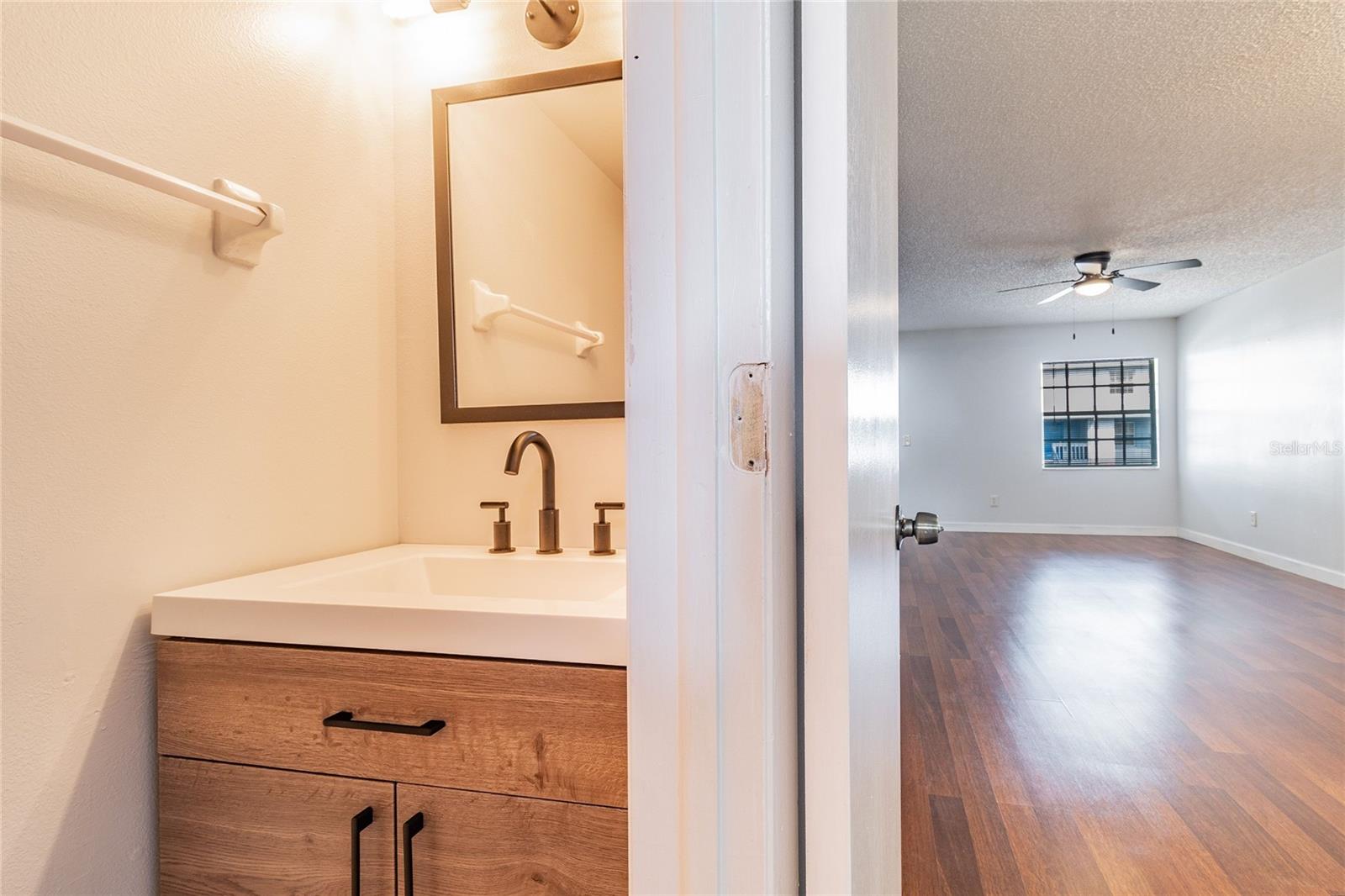 Image 23 of 30 For 4907 Mcelroy Avenue H209