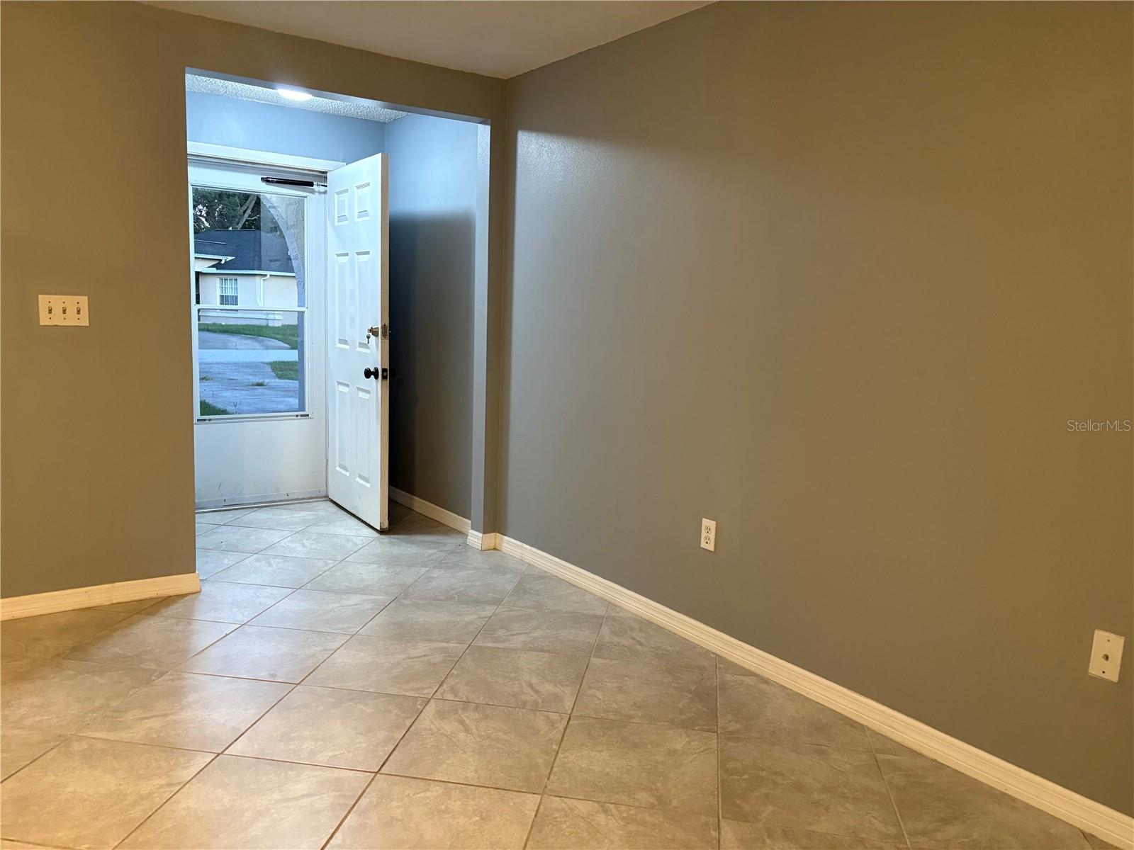 Image 7 of 66 For 1529 Larkin Road