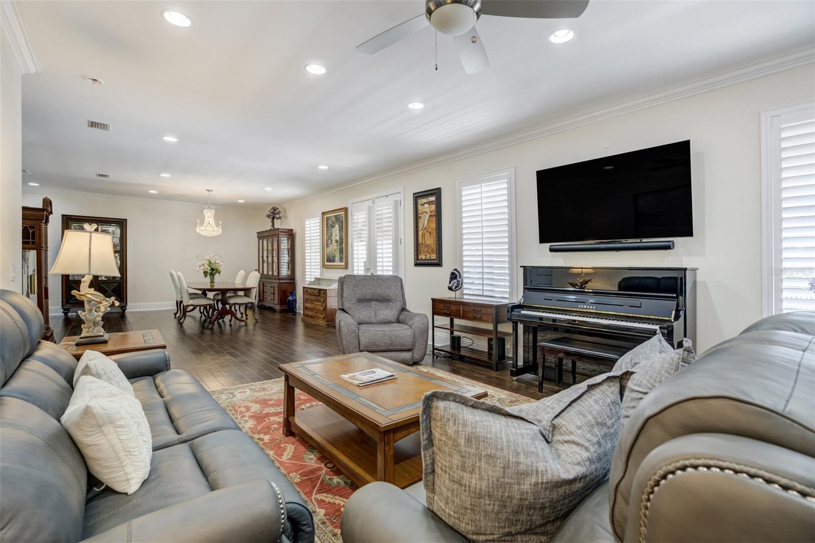 Listing photo id 9 for 201 4th Avenue S