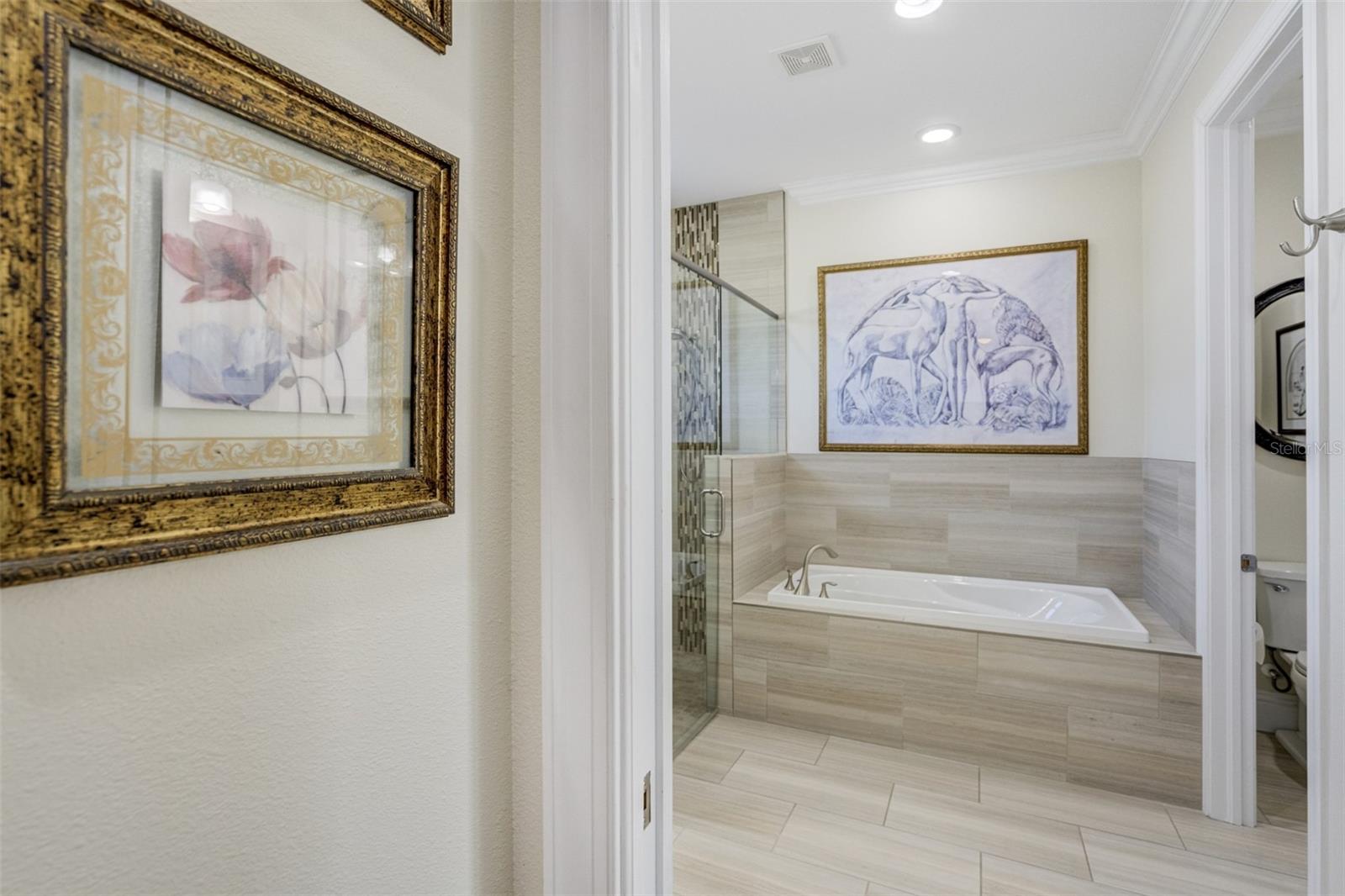 Listing photo id 12 for 201 4th Avenue S