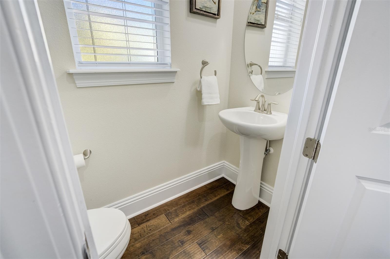 Listing photo id 19 for 201 4th Avenue S