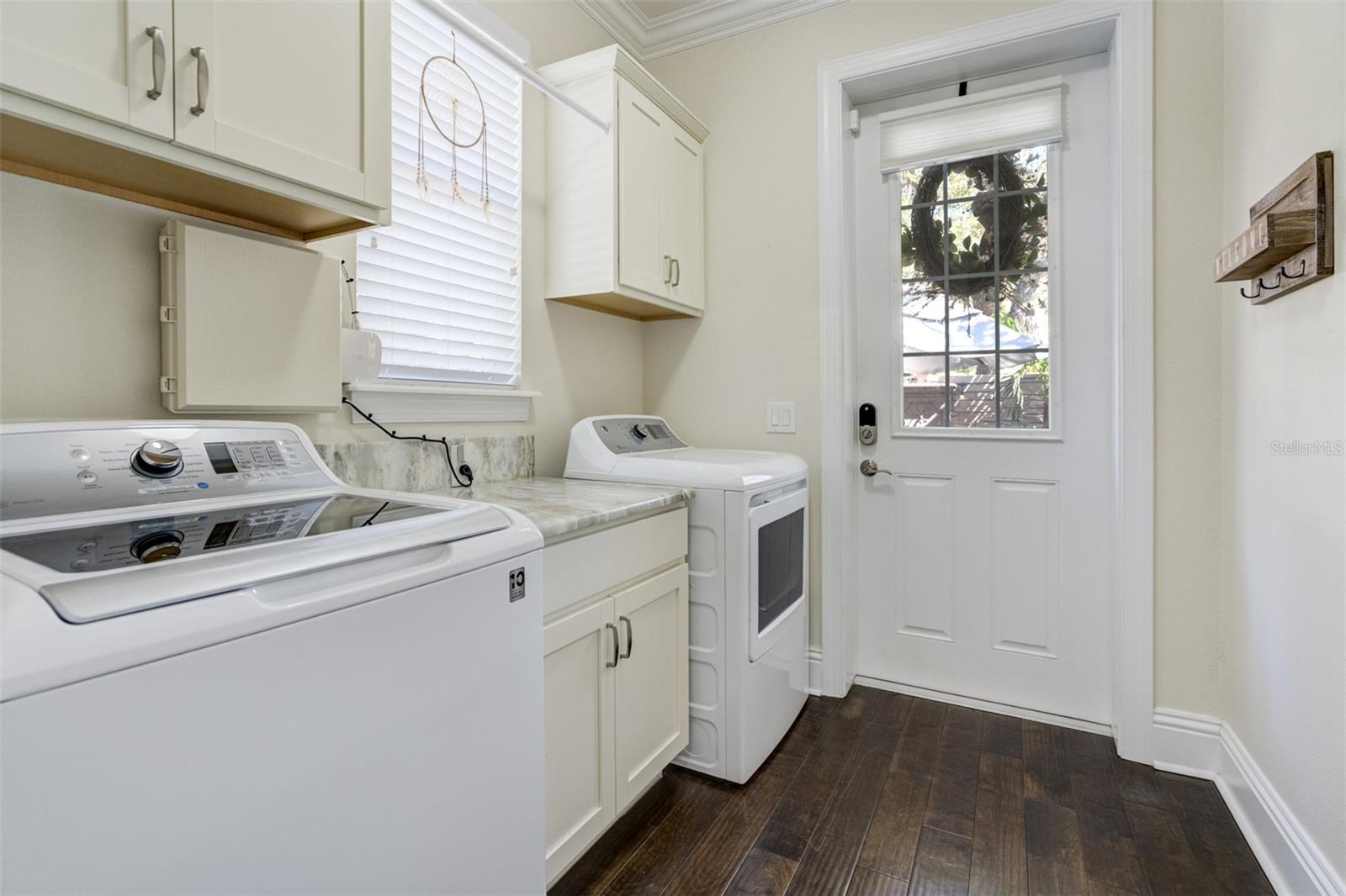 Listing photo id 20 for 201 4th Avenue S